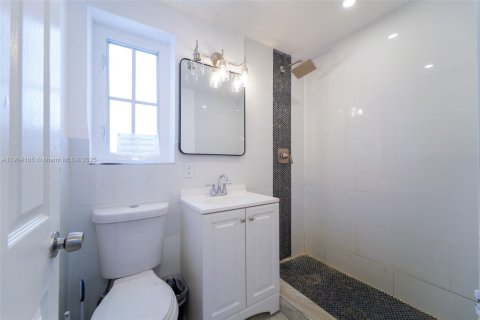 House in Miami Beach, Florida 3 bedrooms, 104.05 sq.m. № 1955965 - photo 7