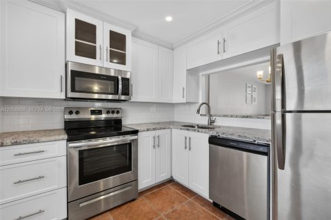 Copropriété à vendre à Lauderdale Lakes, Floride: 1 chambre, 65.5 m2 № 2186218 - photo 4