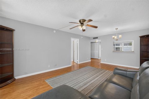 Copropriété à vendre à Lauderdale Lakes, Floride: 1 chambre, 65.5 m2 № 2186218 - photo 7