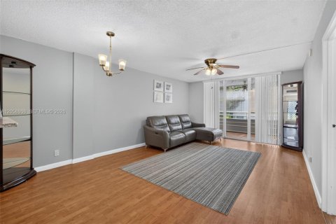 Copropriété à vendre à Lauderdale Lakes, Floride: 1 chambre, 65.5 m2 № 2186218 - photo 6
