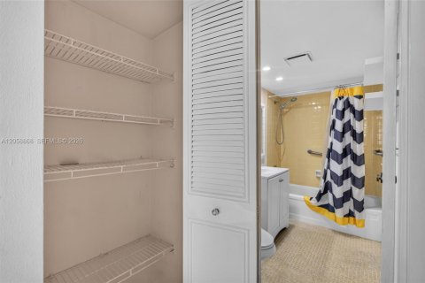Copropriété à vendre à Lauderdale Lakes, Floride: 1 chambre, 65.5 m2 № 2186218 - photo 12