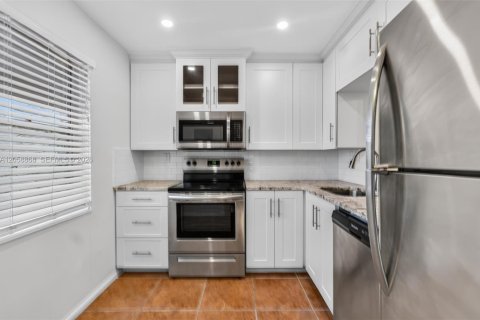 Copropriété à vendre à Lauderdale Lakes, Floride: 1 chambre, 65.5 m2 № 2186218 - photo 3