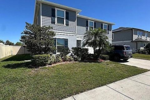 House in Winter Haven, Florida 4 bedrooms, 285.67 sq.m. № 1631667 - photo 1