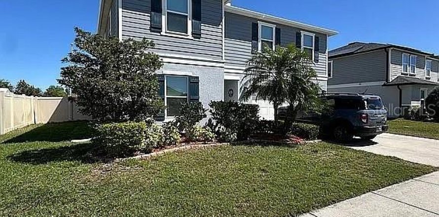 House in Winter Haven, Florida 4 bedrooms, 285.67 sq.m. № 1631667