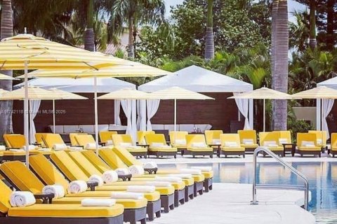 Commercial property in Miami, Florida № 1867480 - photo 1
