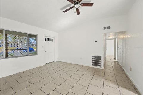 Villa ou maison à louer à Orlando, Floride: 3 chambres, 111.58 m2 № 2430687 - photo 4