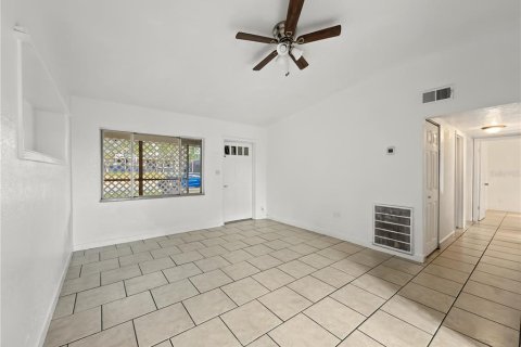Villa ou maison à louer à Orlando, Floride: 3 chambres, 111.58 m2 № 2430687 - photo 6
