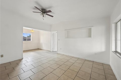 Villa ou maison à louer à Orlando, Floride: 3 chambres, 111.58 m2 № 2430687 - photo 3