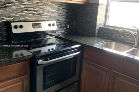 Condo in Miami Beach, Florida, 1 bedroom  № 1841055 - photo 3