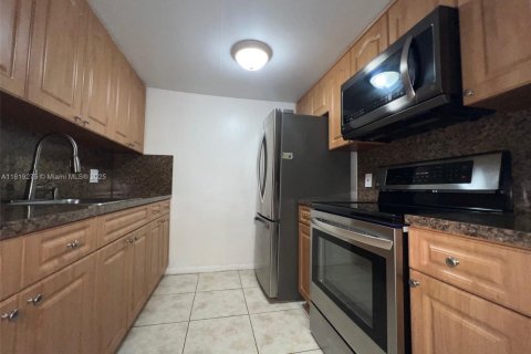 Apartment in Pembroke Pines, Florida 1 bedroom, 63.64 sq.m. № 1936740 - photo 11