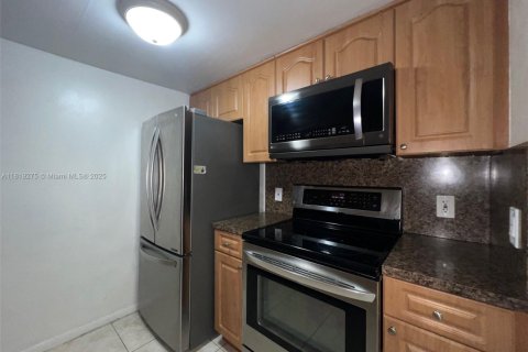 Apartment in Pembroke Pines, Florida 1 bedroom, 63.64 sq.m. № 1936740 - photo 12
