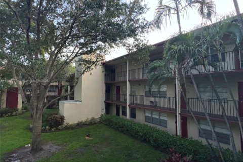 Apartment in Pembroke Pines, Florida 1 bedroom, 63.64 sq.m. № 1936740 - photo 3