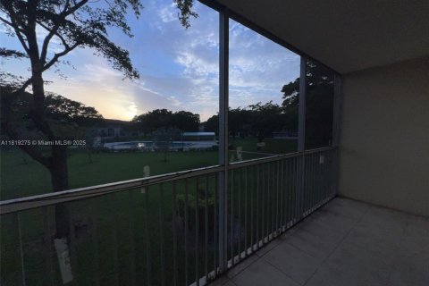 Apartment in Pembroke Pines, Florida 1 bedroom, 63.64 sq.m. № 1936740 - photo 19