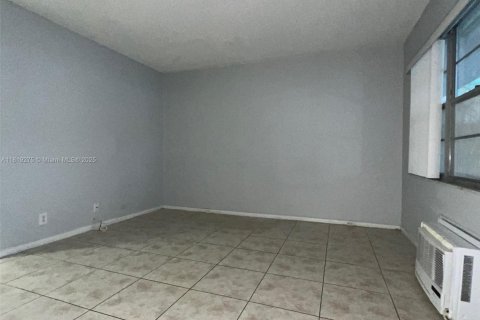 Apartment in Pembroke Pines, Florida 1 bedroom, 63.64 sq.m. № 1936740 - photo 6