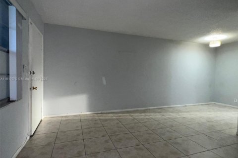Apartment in Pembroke Pines, Florida 1 bedroom, 63.64 sq.m. № 1936740 - photo 7