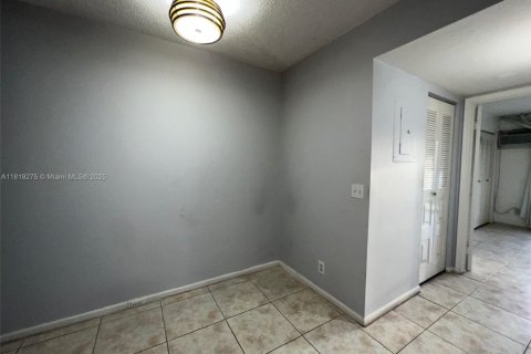 Apartment in Pembroke Pines, Florida 1 bedroom, 63.64 sq.m. № 1936740 - photo 9
