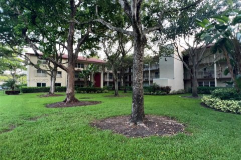 Apartment in Pembroke Pines, Florida 1 bedroom, 63.64 sq.m. № 1936740 - photo 2