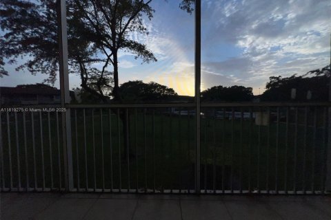 Apartment in Pembroke Pines, Florida 1 bedroom, 63.64 sq.m. № 1936740 - photo 17