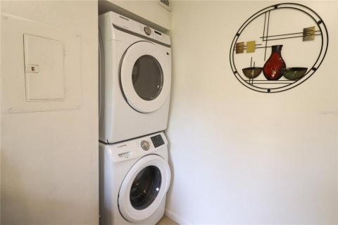 Condo in Gainesville, Florida, 1 bedroom  № 1674052 - photo 13