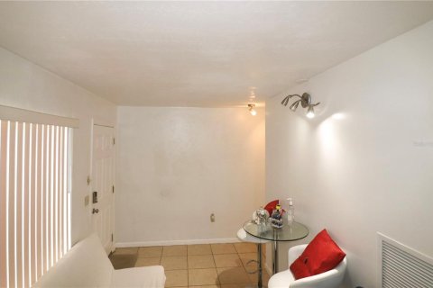 Condo in Gainesville, Florida, 1 bedroom  № 1674052 - photo 5
