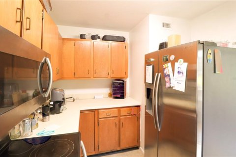 Condo in Gainesville, Florida, 1 bedroom  № 1674052 - photo 11