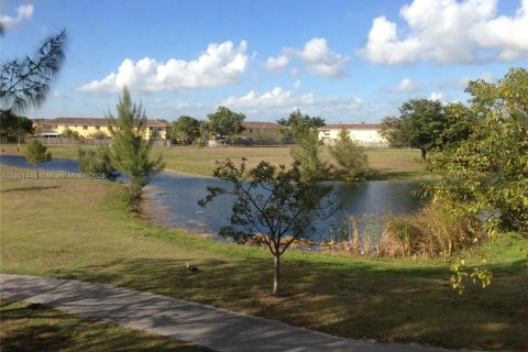 Adosado en venta en Hialeah, Florida, 3 dormitorios, 158.68 m2 № 1951714 - foto 4