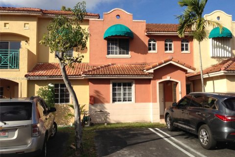 Adosado en venta en Hialeah, Florida, 3 dormitorios, 158.68 m2 № 1951714 - foto 1