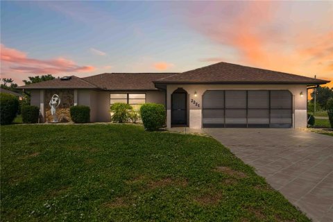 House in Punta Gorda, Florida 3 bedrooms, 150.69 sq.m. № 2290517