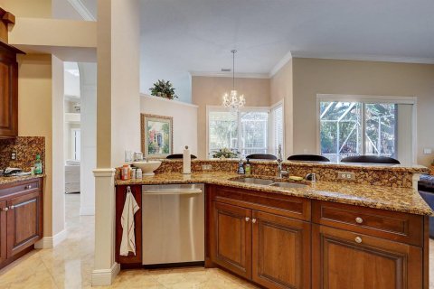 House in Palm Beach Gardens, Florida 4 bedrooms, 230.96 sq.m. № 2180273 - photo 15