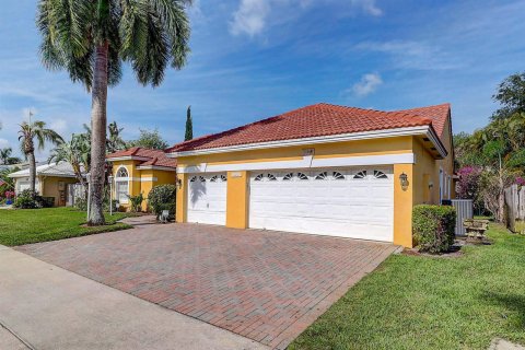 House in Palm Beach Gardens, Florida 4 bedrooms, 230.96 sq.m. № 2180273 - photo 3