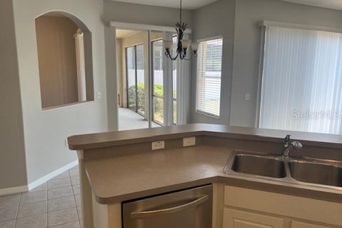 Villa ou maison à louer à Spring Hill, Floride: 3 chambres, 191.56 m2 № 2427136 - photo 5