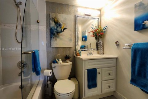Condo in Deerfield Beach, Florida, 1 bedroom  № 1716073 - photo 16