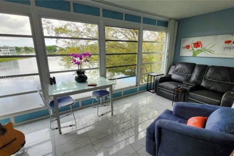 Condo in Deerfield Beach, Florida, 1 bedroom  № 1716073 - photo 19