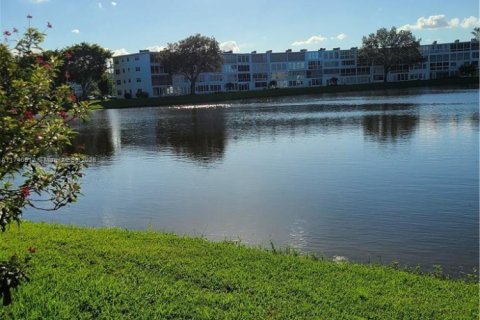 Condo in Deerfield Beach, Florida, 1 bedroom  № 1716073 - photo 24