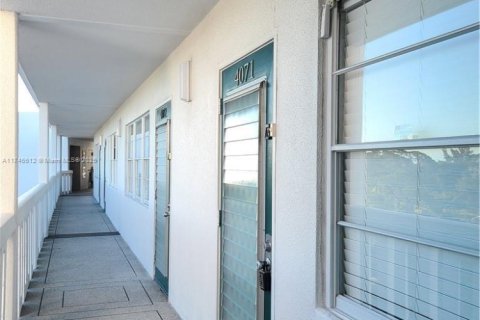 Condo in Deerfield Beach, Florida, 1 bedroom  № 1716073 - photo 30