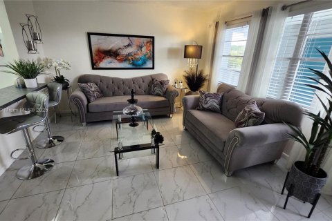 Condo in Deerfield Beach, Florida, 1 bedroom  № 1716073 - photo 4
