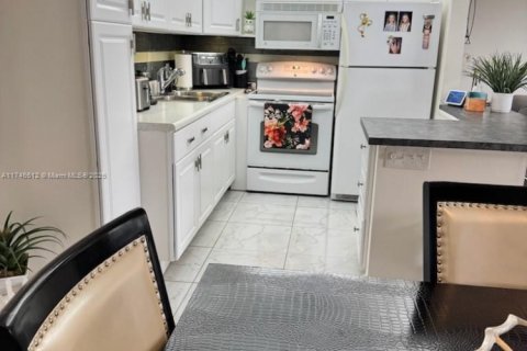Condo in Deerfield Beach, Florida, 1 bedroom  № 1716073 - photo 12