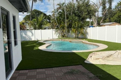 Снять в аренду виллу или дом в Холливуд, Флорида 4 спальни, 148.46м2, № 1951657 - фото 27