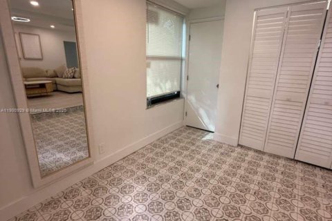 Снять в аренду виллу или дом в Холливуд, Флорида 4 спальни, 148.46м2, № 1951657 - фото 3