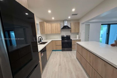 Снять в аренду виллу или дом в Холливуд, Флорида 4 спальни, 148.46м2, № 1951657 - фото 9