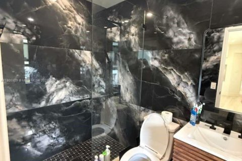 Снять в аренду виллу или дом в Холливуд, Флорида 4 спальни, 148.46м2, № 1951657 - фото 13