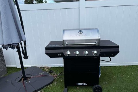 Снять в аренду виллу или дом в Холливуд, Флорида 4 спальни, 148.46м2, № 1951657 - фото 29