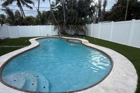 Снять в аренду виллу или дом в Холливуд, Флорида 4 спальни, 148.46м2, № 1951657 - фото 25