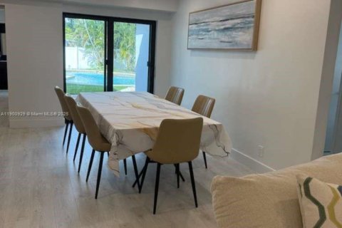 Снять в аренду виллу или дом в Холливуд, Флорида 4 спальни, 148.46м2, № 1951657 - фото 6