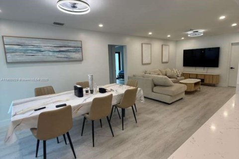 Снять в аренду виллу или дом в Холливуд, Флорида 4 спальни, 148.46м2, № 1951657 - фото 5