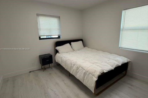 Снять в аренду виллу или дом в Холливуд, Флорида 4 спальни, 148.46м2, № 1951657 - фото 18