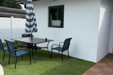 Снять в аренду виллу или дом в Холливуд, Флорида 4 спальни, 148.46м2, № 1951657 - фото 26