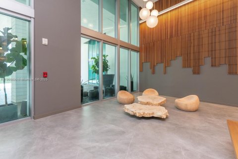 Condo in Miami, Florida, 2 bedrooms  № 1957207 - photo 16