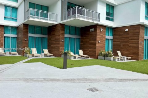 Condo in Miami, Florida, 2 bedrooms  № 1957207 - photo 7