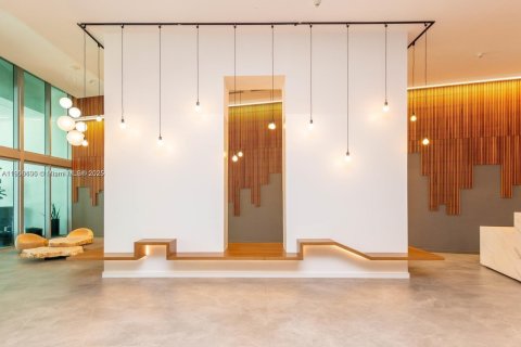 Condo in Miami, Florida, 2 bedrooms  № 1957207 - photo 12